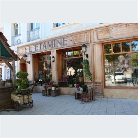 Des produits d'entretien de la @213858292033378:274:etamine du lys goes further by innovating with the 100 % recyclable and. L'étamine Cernay - Fleuriste