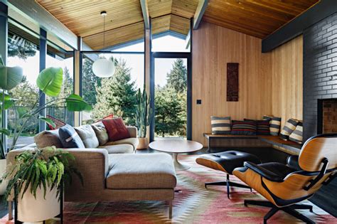Stylish Mid Century House With Warm Colored Wood Decor
