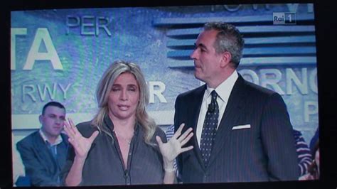 Anche la moglie di amadeus, giovanna civitillo, lavorerà al festival di sanremo 2020: la vita in diretta - YouTube