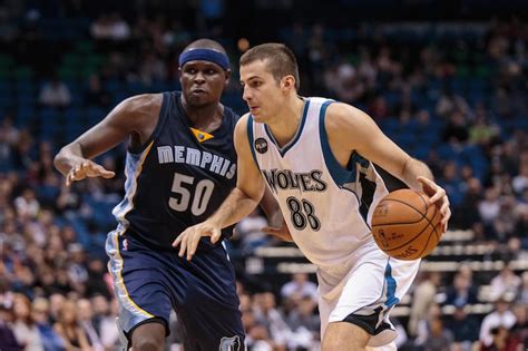 Bjelica, kk partizan'ın gençlik seçimlerine katılmadan önce aca janjić basketbol okulunda basketbol oynamaya. Nemanja Bjelica : « Je sais que ma place est en NBA ...