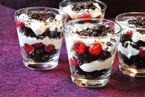 Küchenzaubereien Krümeliges Vanillequark-Kirsch- Dessert im Glas