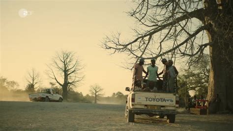 Imcdb Org Toyota Hilux I In Fluss Des Lebens Okavango Fremder Vater
