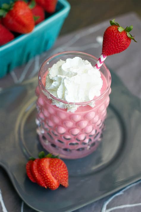 Strawberries And Crème Frappuccino 15 Copycat Starbucks Recipes That