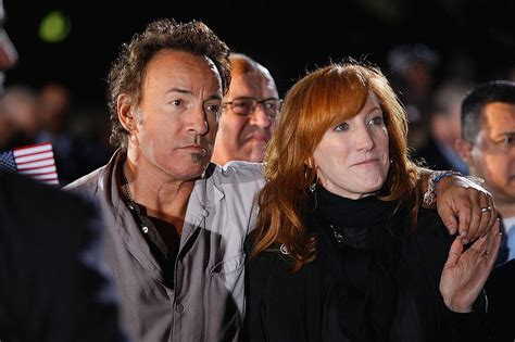 Scialfa and soozie tyrell at asbury park convention hall in 2004. Bruce Springsteen Wife - What Went Wrong With Julianne ...