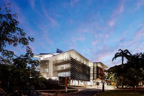 Jcu is the second oldest university in queensland and the first tertiary education institution in north queensland. James Cook University - The Science Place / HASSELL ...