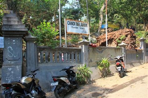 Dalam bahasa jawa, pawon memiliki arti dapur. Candi Belahan, Petirtaan Peninggalan Kerajaan Airlangga ...
