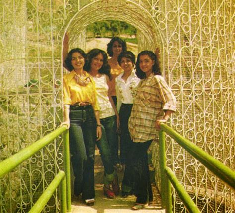 Before the 1979 Revolution: 20 Stunning Color Photographs That Show
