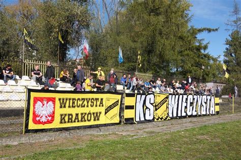 W międzyczasie za to, przez bardzo krótki okres, współpracował z podhalem nowy targ, a dokładniej z jego akademią, nhp podhale. 100 meczów na 100-lecie PZPN Wieczysta Kraków - Kmita ...