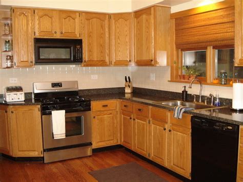 So basically a modern looking kitchen with honey maple cabinets. Best Color Hardware For Honey Oak Cabinets | Honey oak ...