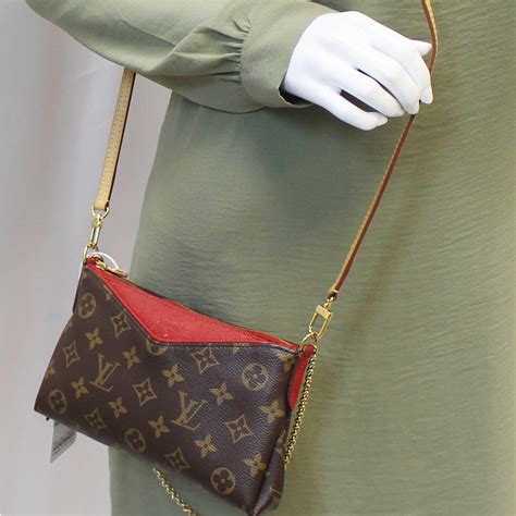 Louis Vuitton Crossbody Wallet Purse