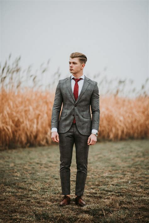 Poses de hombre ejemplos para que no te falte inspiración Photography poses for men Suit