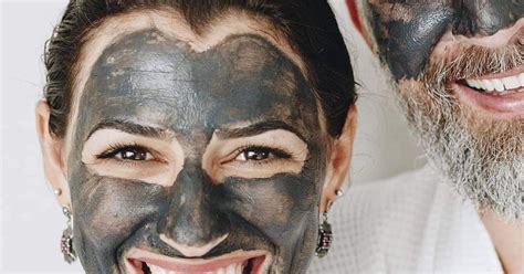 Jangan meremehkan cara pakai sheet mask, lho. 6 Cara Memakai Clay Mask Yang Betul dan Berkesan ~ Ziana Eunos