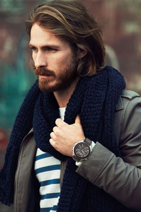 A long hairstyle for men may well be for you. Herenkapsels: 25 ideeën voor mid en lang haar