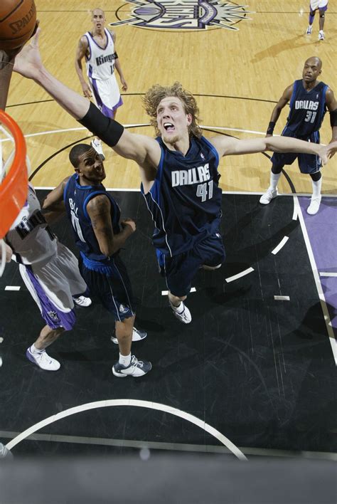 Tall baller from the g!. Dirk Nowitzki: Basketballstar hat Freundin Jessica Olsson ...