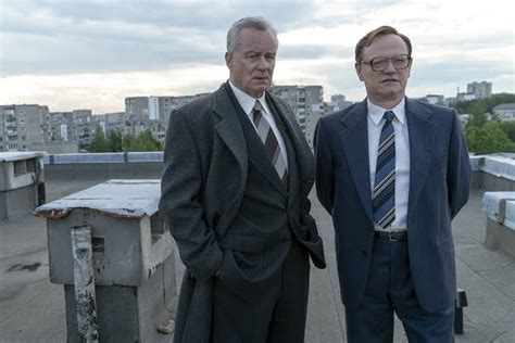 Pada 27 tahun yang lalu, dunia terhenyak atas bocornya pembangkit listrik tenaga nuklir chernobyl milik uni soviet. Chernobyl - The Complete Series - Review Apa Saja