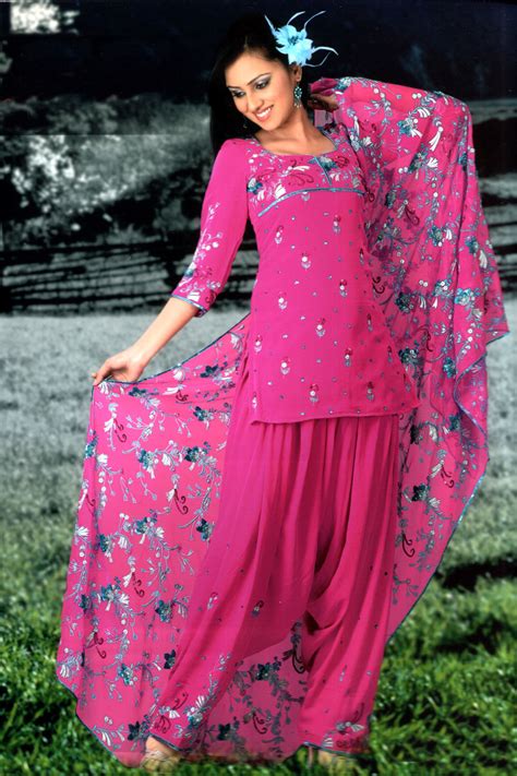 Beautiful Punjabi Girl In Salwar Suit Fashionable Punjabi Dupatta Salwar Suit Share Pics Hub