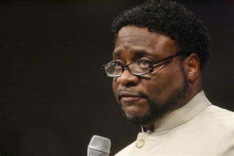 Bishop Eddie Long New Birth Pastor Dies At 63 Wabe 901 Fm