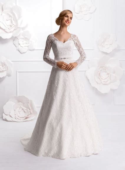 Cercate un abito da sposa vintage? Abito da Sposa in pizzo con gonna svasata e corpetto di ...