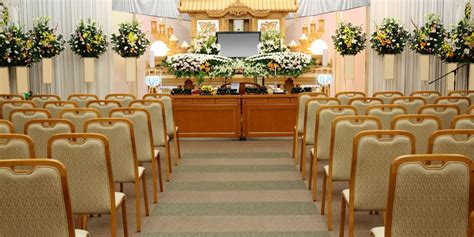 What Are The Differences Between A Funeral And Memorial Service