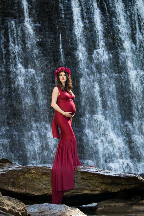 romantic dramatic waterfall maternity shoot model nicole yvonne ruel photographer natalie