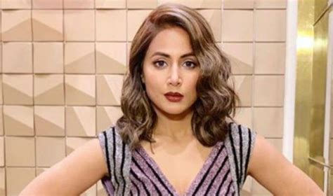 Bigg Boss 11 Finalist And Television Hottie Hina Khan Looks Sexy In Sparkling Purple Dress And