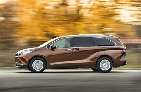 2021 Toyota Sienna Hybrid Closer Look At The New Minivan Tractionlife