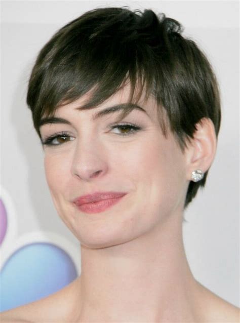 Anne Hathaways Short Pixie Cut Style With The Hair Swept To The Right