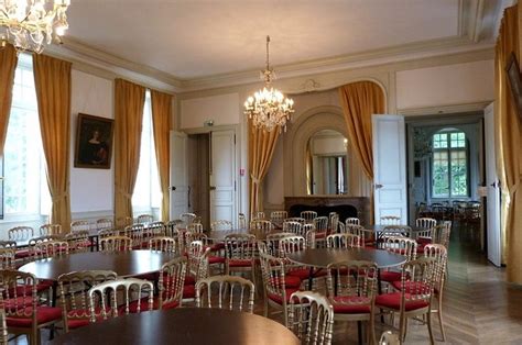 En 1358, les jacques occupèrent une partie du château et l'incendièrent. Château de Tilloloy - Salon principal 2 | Photos Eglise et ...
