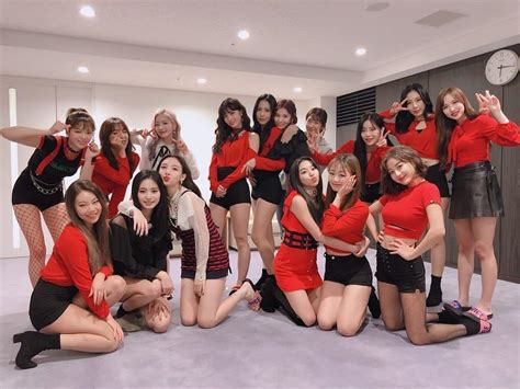 Twice Pose With Their Beautiful Backup Dancers Daily K Pop News