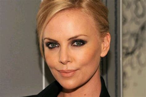 Charlize Theron Blonde With Blue Eyes Charlize Theron Hair Charlize