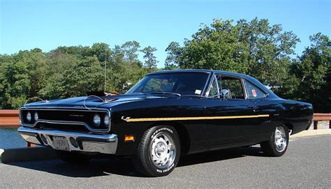 The gtx was positioned to be an upscale model of the plymouth road runner by adding luxury to performance. '70 Plymouth Roadrunner. | Old vintage cars, 70s muscle ...