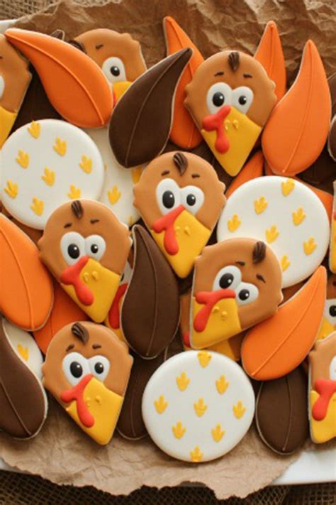 Add These Thanksgiving Cookies To The Dessert Table And No One Will Be