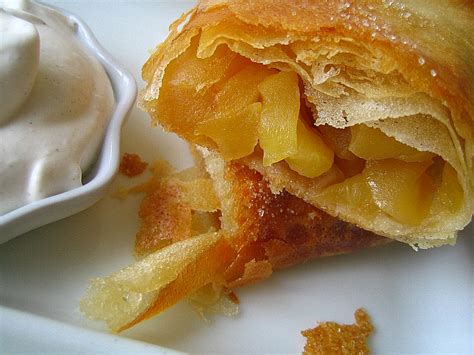 Au-delà des saveurs FEUIILES DE BRICK AUX POMMES CHANTILLY CANNELLE
