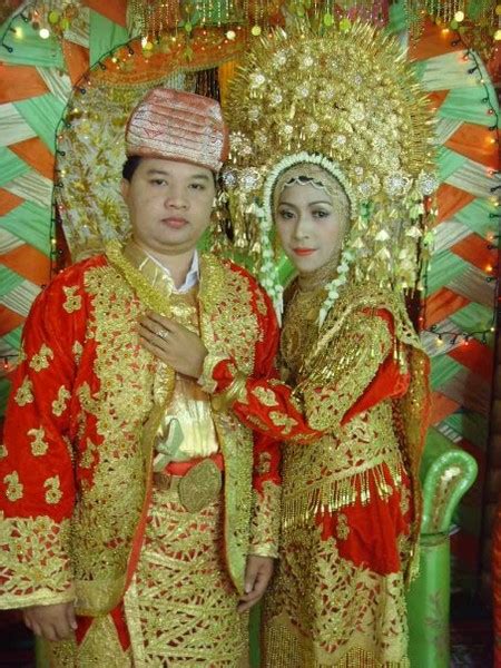 WEDDING COLLECTIONS: Indonesian Wedding Dresses