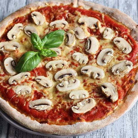 Pizza Funghi | Voedsel ideeën, Lekker eten, Troosteten