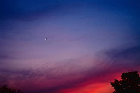 Moon And Venus At Sunset Photograph By Cathy Jourdan