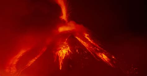 На сицилии проснулся вулкан этна (фото: Etna, eruzione febbraio 2021: le immagini più belle ...