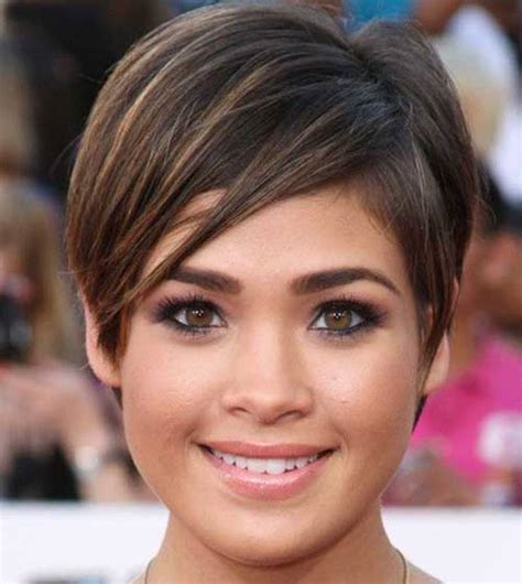 Short hair for round face shapes are versatile, face slimming, and trendy! 14 Best Short Haircuts for Women with Round Faces