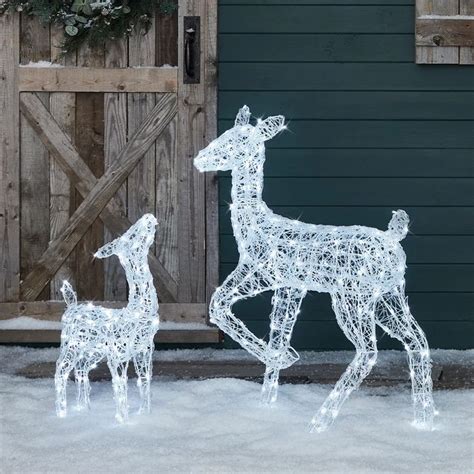Swinsty Doe And Fawn Acrylic Light Up Reindeer 24v Décoration De Noël
