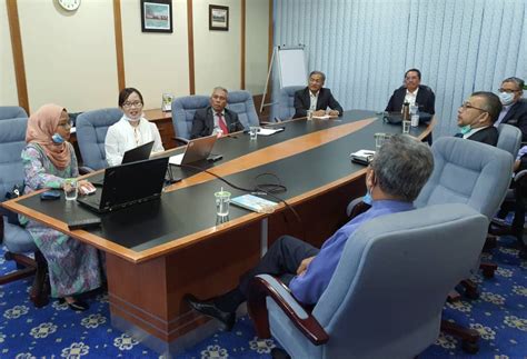 Foreword from minister of entrepreneur development about the british council about united nations escap about yayasan hasanah ministry of home affairs, 2018 9 annual report 2017. Meeting at Ministry of Entrepreneur Development and ...