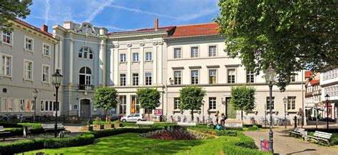 Founded in 1737 in the age of enlightenment, the university is committed to the values of social responsibility of science, democracy, tolerance and justice. University of Gottingen - College Learners
