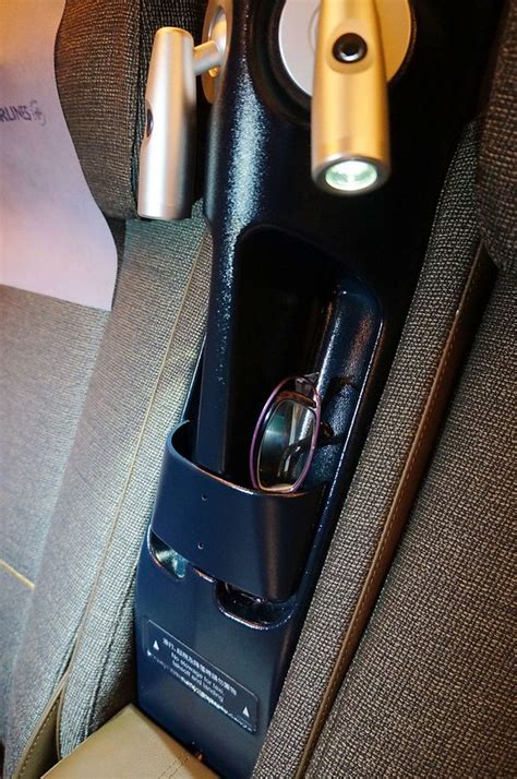今次我哋搭咗中華航空嘅 a350 商務艙從台北返香港。 china airlines a350 premium economy class flight report : 【香港】華航全新777-300ER豪華商務艙＆豪華經濟艙初體驗 | TERESA的旅遊筆記