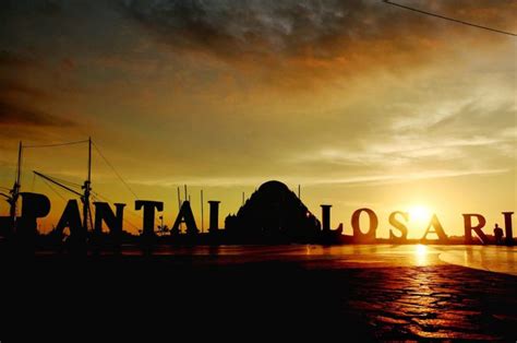 Senja Indah Di Pantai Losari Makassar