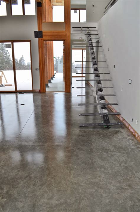 MODE CONCRETE: Natural Concrete Floors look Amazing in this Brand New