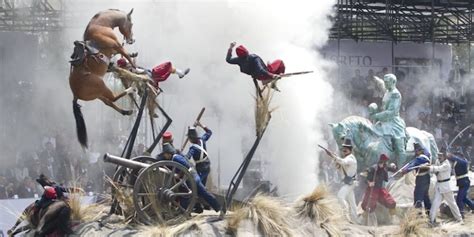 El general ignacio zaragoza llega a puebla, sube al cerro de guadalupe, traza el plan de batalla para la defensa de la plaza y fortifica los reductos que se zaragoza organiza sus fuerzas para la defensa de la plaza con una batería de batalla y dos de montaña, cubriendo loreto y guadalupe con mil 200. FOTOS: EPN encabeza la ceremonia conmemorativa de la ...