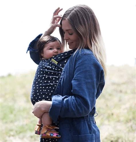 10 reasons to breastfeed in public. Boba Wrap vs Moby Wrap - Breastfeeding Needs