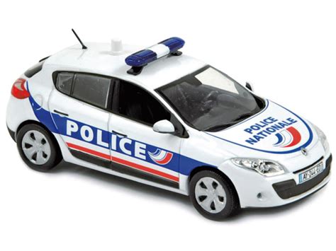 Voiture, voiture de course, voiture de police, voiture de sport, police, pompier, camion, camion de pompier, moto. Dessins en couleurs à imprimer : Renault, numéro : 599819