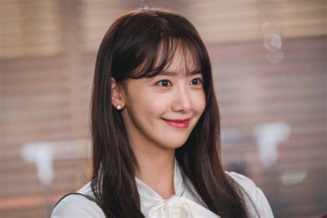 Girls’ Generation’s Yoona Welcomes Guests To “king The Land” With A Dazzling Smile In Upcoming