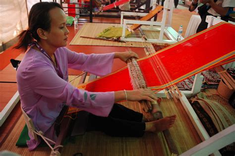 Umum tahu bahawa malaysia terkenal dengan khazanah seni, budaya dan warisan. Inspirasi Diari Seni: Mengenal Kraf Tradisonal