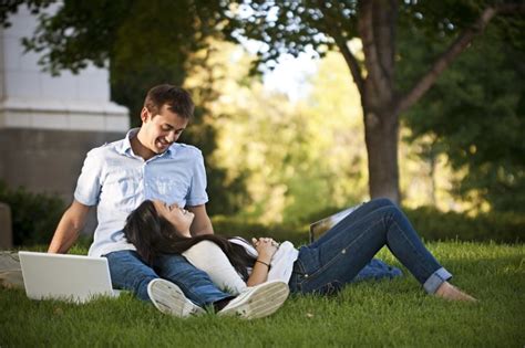 Dating In College 5 Things To Know At The Beginning Of Freshman Year Huffpost Teen